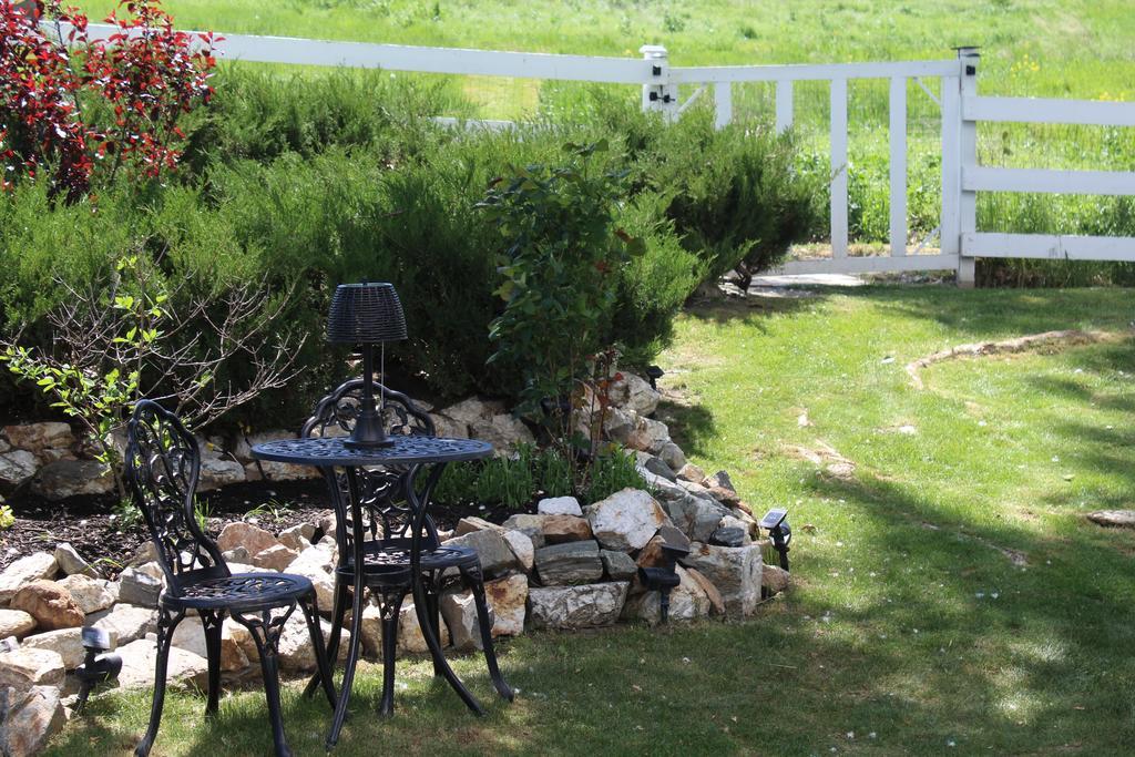 Country Cottage B&B Vernon Exterior foto
